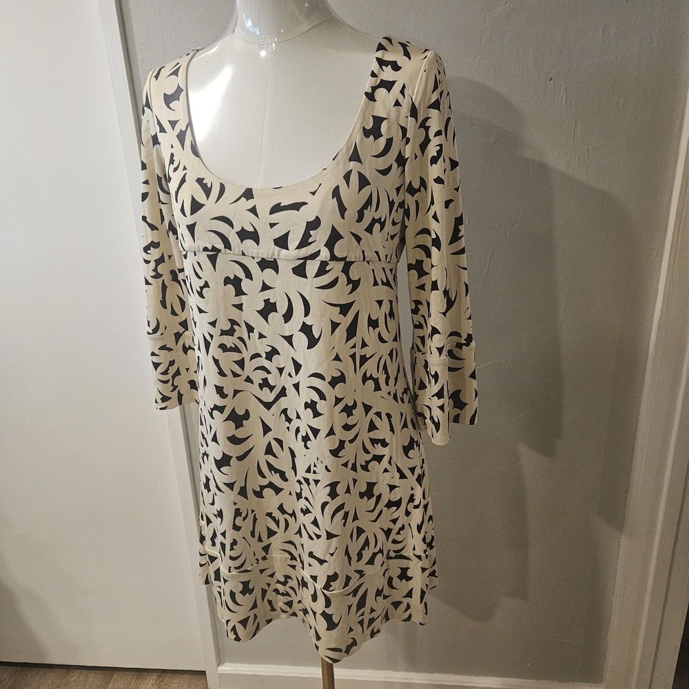Diane Von Furstenberg Black and Cream Mini Dress 100% SILK